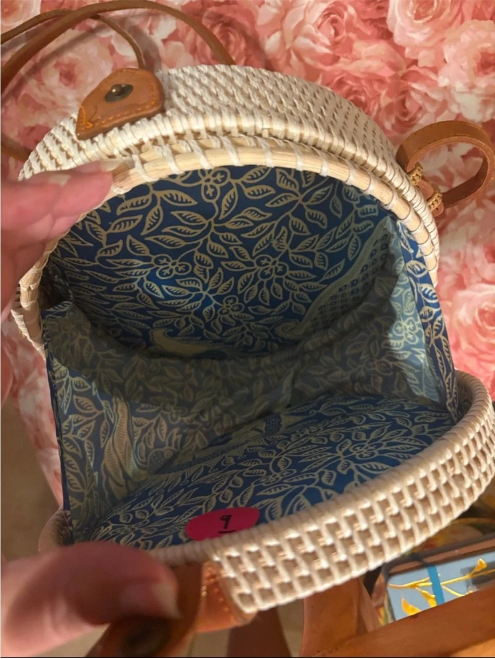 Round Woven Straw Crossbody Bag - Picture 3 of 3